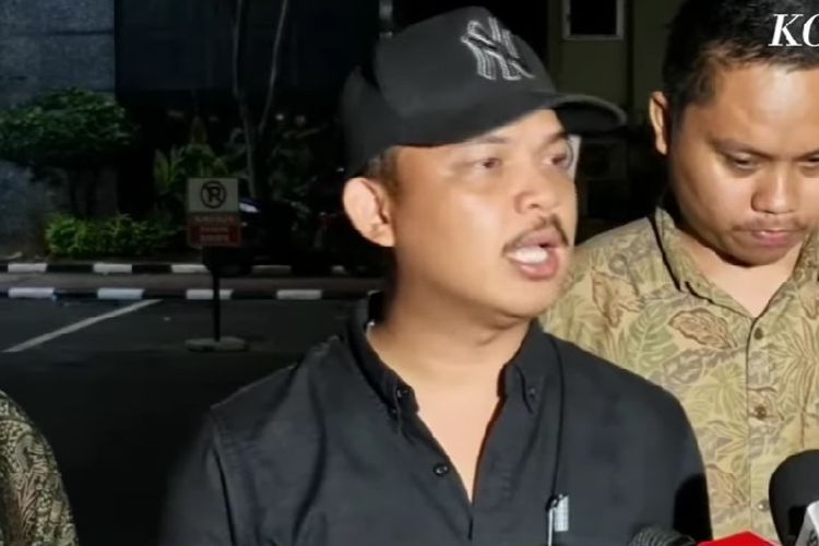 Komika Pandji Pragiwaksono dilaporkan ke Polda Metro Jaya oleh Angkatan Muda Nahdlatul Ulama (NU) dan Aliansi Muda Muhammadiyah terkait materi dalam pertunjukan komedi bertajuk Mens Rea, Rabu (7/1/2026).