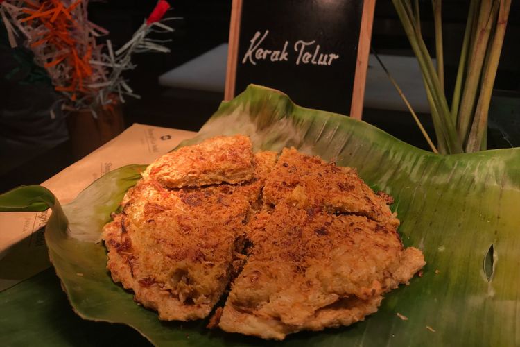 Kerak Telur jajanan khas Betawi di Restoran Satoo, Hotel Shangri-La, Jakarta.