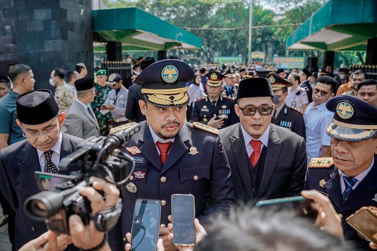 Wali Kota (Walkot) Medan Bobby Nasution mengusulkan untuk memberikan subsidi ongkos angkot untuk masyarakat medan pengguna transportasi umum. 