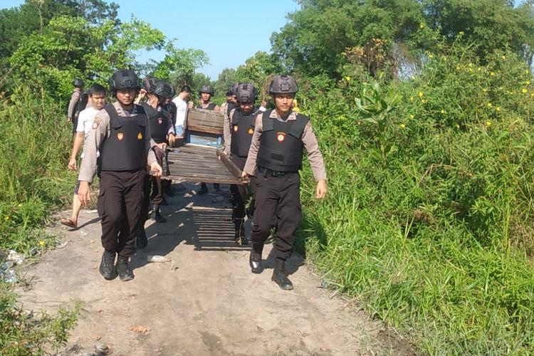 Peralatan tambang timah di kawasan perumahan Citraland Pangkalpinang disita aparat kepolisian, Rabu (1/6/2022).