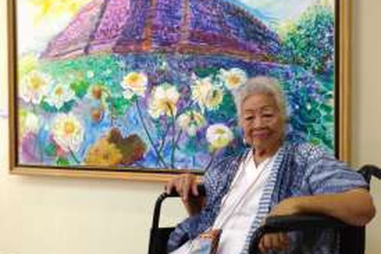 Pelukis wanita yang juga anak dari maestro lukis Affandi, Kartika Affandi, memamerkan karya lukisanya bersama dua pelukis Dyan Anggraini dan Yashumi Ishii dalam Destination Lotus di Limanjawi Art House, Borobudur, Magelang, Jawa Tengah, 15 Mei-15 Juni 2016.