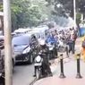 Mobil Ambulans Terjebak Kemacetan Parah di Penyekatan PPKM Darurat di Lenteng Agung