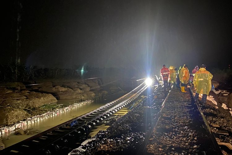 Ini Daftar 11 Perjalanan KA yang Memutar Imbas Ditutupnya Rel di Grobogan karena Banjir