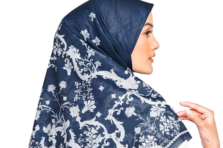 Salah satu varian hijab motif dari brand Nada Puspita.