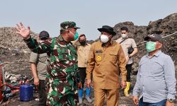 Tinjau TPA Jatiwaringin, Bupati Tangerang Sebut Asap Mulai Terkendali dan Titik Api Berkurang