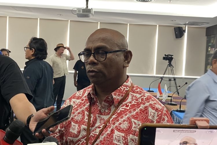 Kepala Biro Papua PGI Pendeta Ronald usai diskusi di Kantor Persekutuan Gereja-gereja Indonesia (PGI) Salemba, Jakarta Pusat, Senin (29/4/2024).
