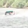 Kisah Perjuangan Warga Pesisir Selatan Bawa Jenazah Seberangi Sungai 20 Meter akibat Jembatan Putus