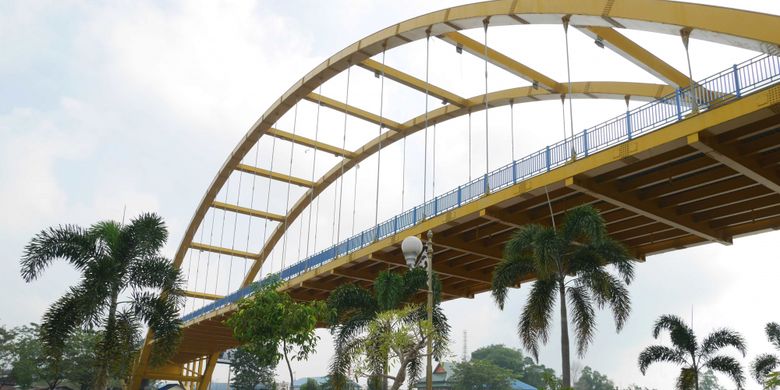 Jembatan Siak 2 di Kampung Bandar, Kecamatan Senapelan, Kota Pekanbaru, Riau, Jumat (9/3/2018). 