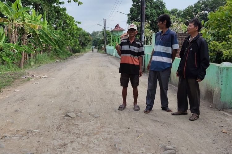 20 Tahun Jalan Dukuhturi Tegal Rusak Parah, Pemkab Dinilai Tutup Mata