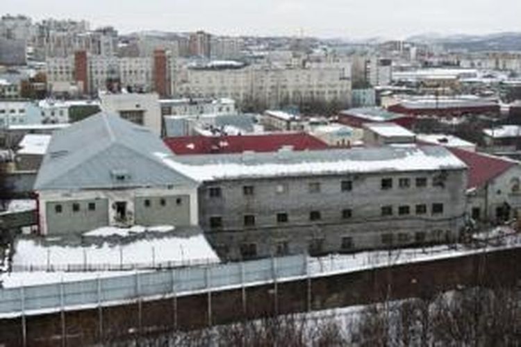 Pusat detensi Murmanks merupakan tempat para aktivis Greenpeace ditahan selama dua bulan terakhir. Pemerintah Rusia kini memindahkan para aktivis Greenpeace itu ke pusat detensi di kota St Petersburg.