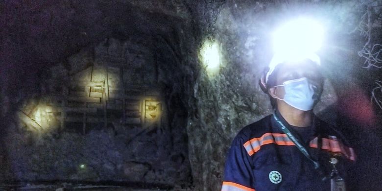 Salah satu lubang di tambang emas Pongkor yang ditutup kembali menggunakan limbah hasil pengolahan tambang atau material tailing. Tambang emas Pongkor dikelola oleh PT Antam Tbk, anak usaha dari Mining Industry Indonesia (MIND ID), BUMN Holding Industri Pertambangan. 
