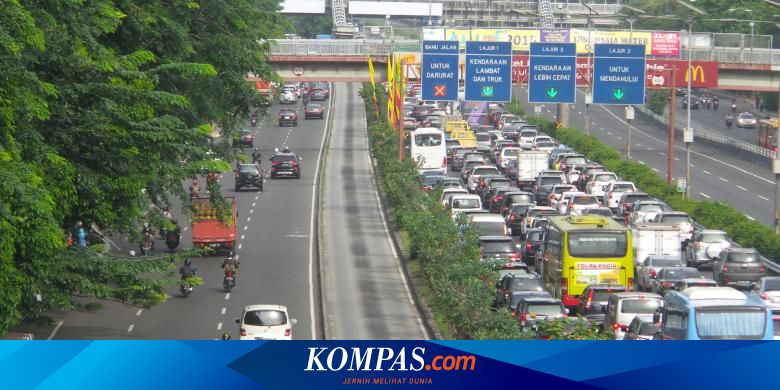  Pintu  Tol  Cawang Ditutup Macet Panjang di Tol  Dalam  Kota 