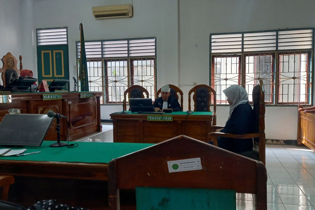 Pengadilan Negeri Medan memvonis dokter bernama Tengku Gita Aisyaritha hukuman 3 bulan penjara, dengan masa percobaan 6 bulan, Kamis (27/7/2023).  Dia terbukti melakukan penyuntikan vaksin corona kosong ke siswa SD pada Januari 2022