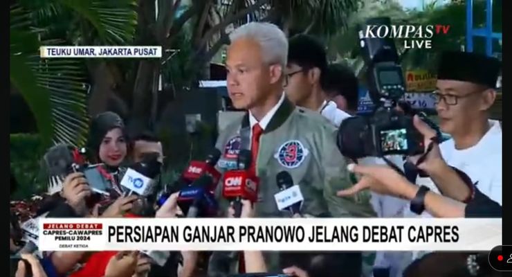 Ganjar-Mahfud Kompak Pakai Jaket Bomber Jelang Debat Capres Kedua