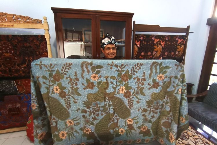 Batik sesideman karya Nano yang sempat ditawar Rp 13 juta oleh kolektor dari Surabaya. Batik yang dibuat dengan detail dan pewarnaan alami tersebtu memiliki filosofi yang dalam terkait sejarah perjalanan Kabupaten Ponorogo sebagai bentuk kecintaan Nano kepada tanah kelahirannya Kabupaten Ponorogo. Batik tersebut tak akan dijual jika tak sesuai bandrol Rp 15 juta.