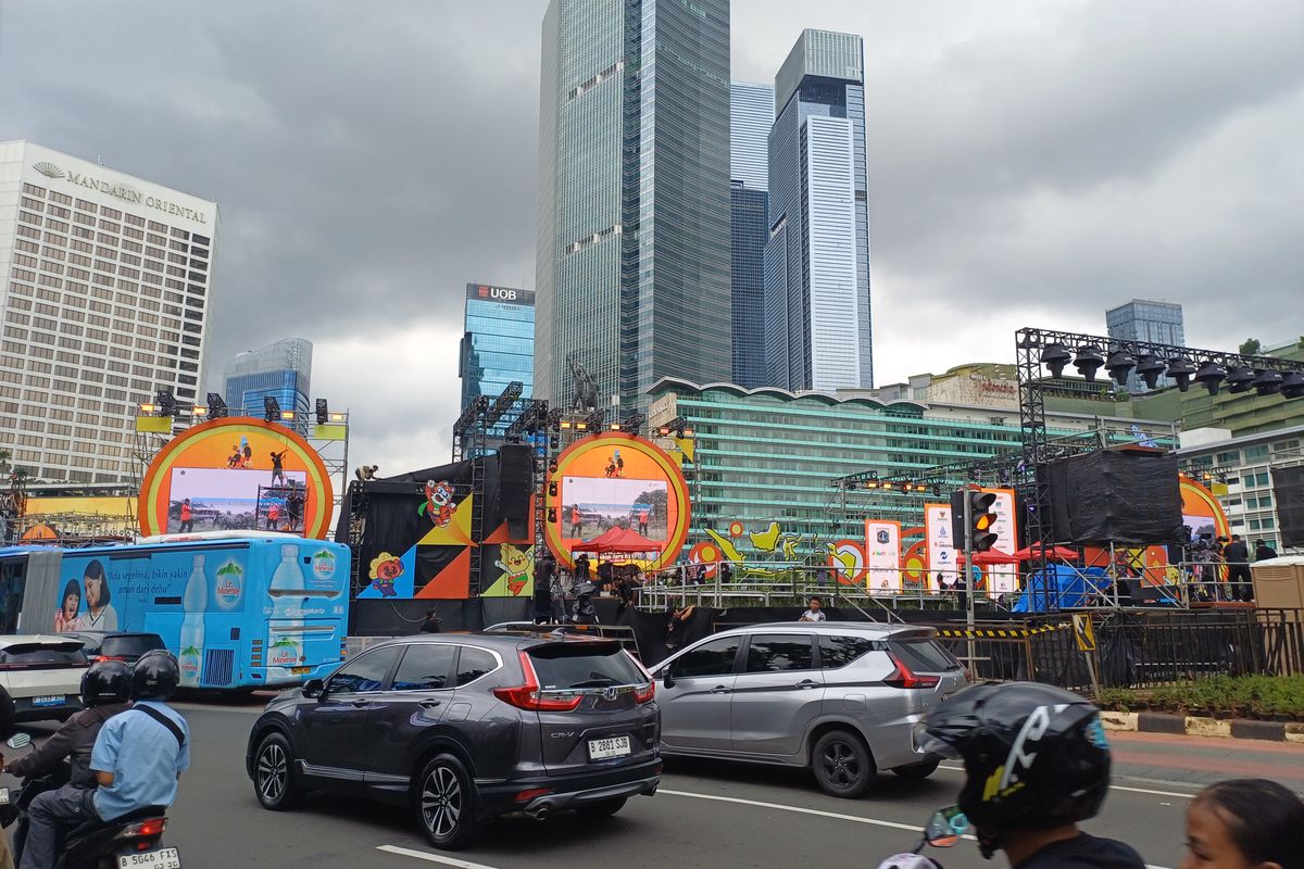 Panggung Besar dan 10 Layar LED Siap Meriahkan Malam Tahun Baru di Bundaran HI