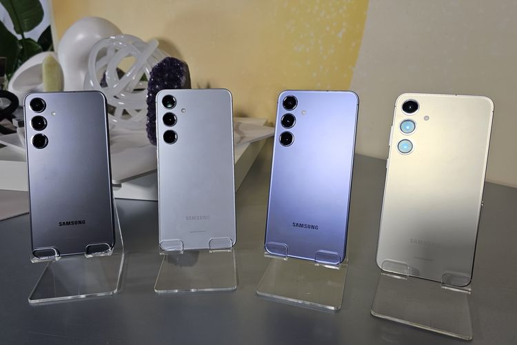 Pilihan warna Samsung Galaxy S24 Plus: (Kiri ke kanan) Onyx Black, Marble Gray, Cobalt Violet, Amber Yellow.