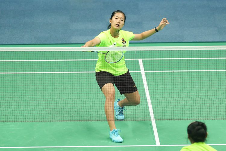 Pebulu tangkis tunggal putri Indonesia, Putri Kusuma Wardani, saat menjalani latihan di Binjiang Gymnasium, Hangzhou, China, pada Selasa (26/9/2023), menjelang tampil pada Asian Games 2022. Putri berhasil lolos ke babak 16 besar dan akan melawan tunggal putri Malaysia, Goh Jin Wei.