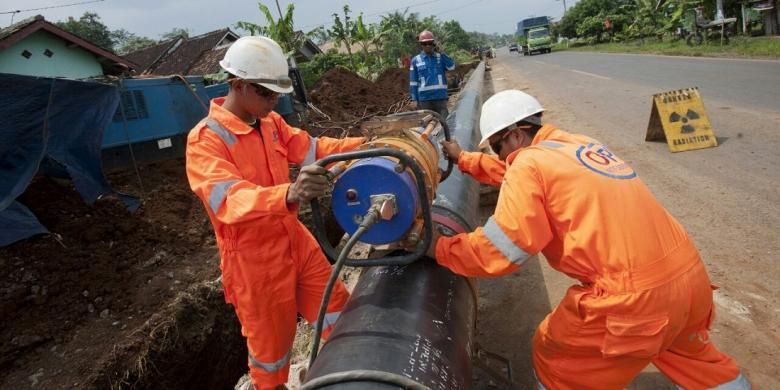 Pemasangan pipa gas PGN