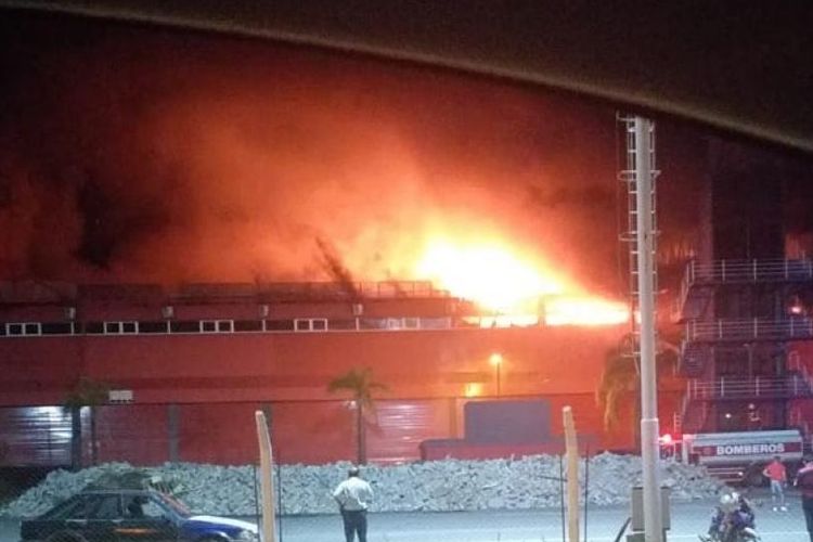  Sirkuit Termas de Rio Hondo mengalami kerusakan parah setelah api besar membara di venue MotoGP Argentina tersebut pada Jumat (5/2/2021) malam WIB.