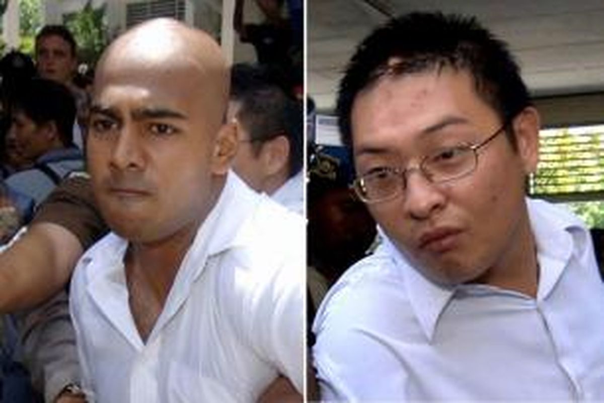 Dua terpidana mati kasus narkotika kelompok Bali Nine yaitu Myuran Sukumaran (kiri) dan Andrew Chan usai proses pengadilan di Bali, 14 Februari 2006.