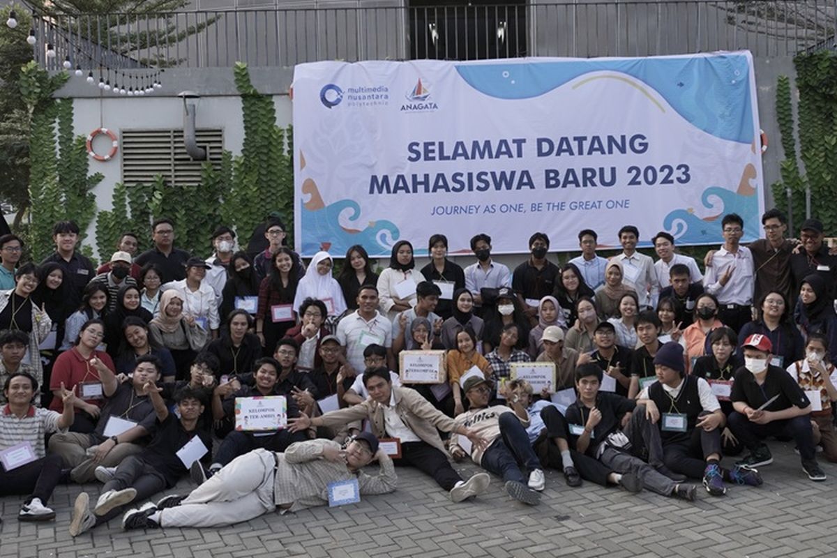 Ilustrasi mahasiswa baru sedang mengikuti kegiatan ospek di Multimedia Nusantara Polytechnic (MNP).