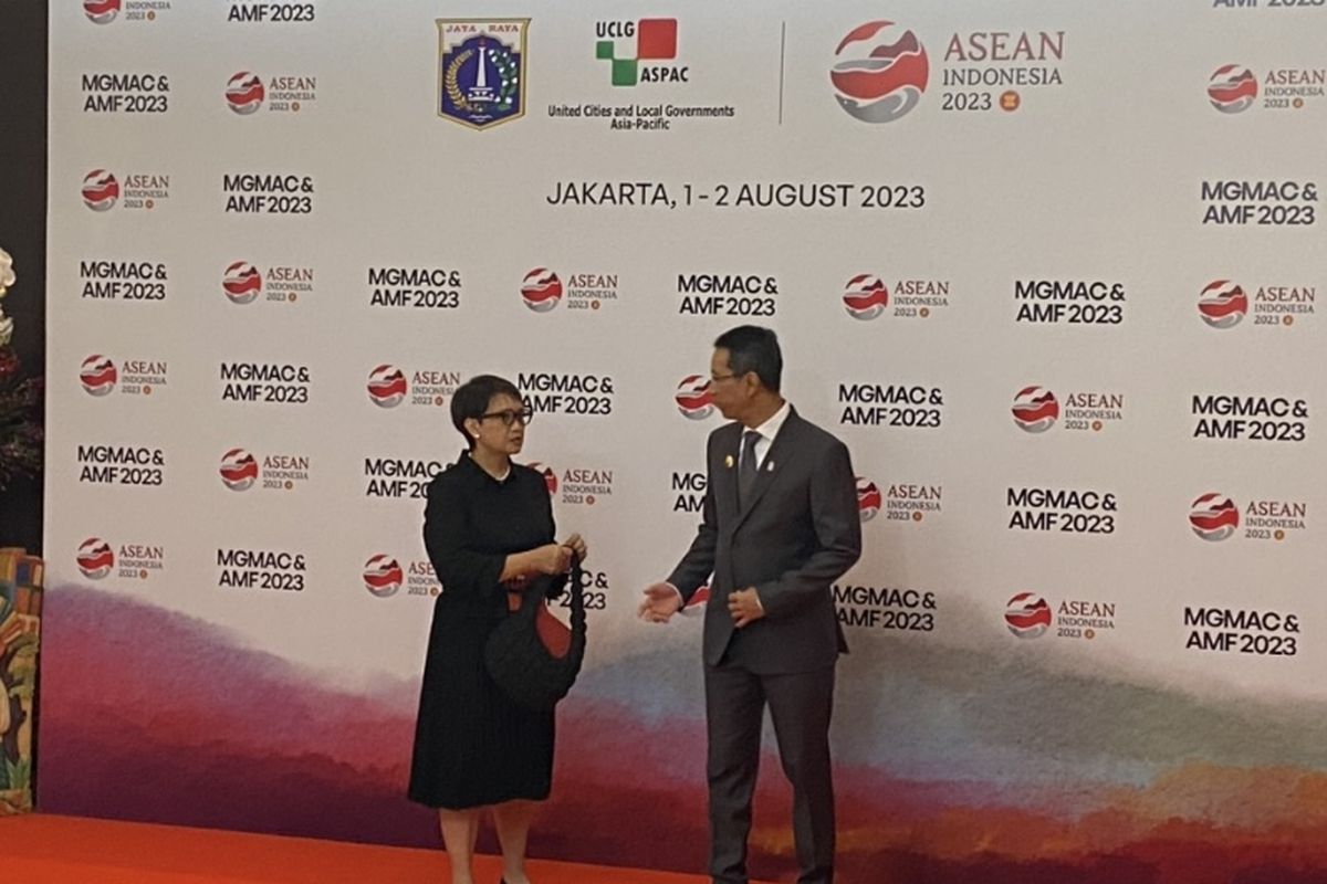 Menteri Luar Negeri (Menlu) Retno Marsudi turut menghadiri dalam petemuan para gubernur dan wali kota negara-negara Asia Tenggara. Kegiatan itu berlangsung di Hotel Fairmount, Jakarta Pusat, Selasa (1/8/2023)