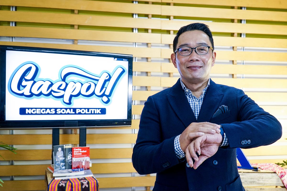 Gubernur Jawa Barat, Ridwan Kamil berpose seusai menjadi narasumber dalam program live Gaspol di kantor redaksi Kompas.com, Jakarta, Rabu (18/5/2022). 