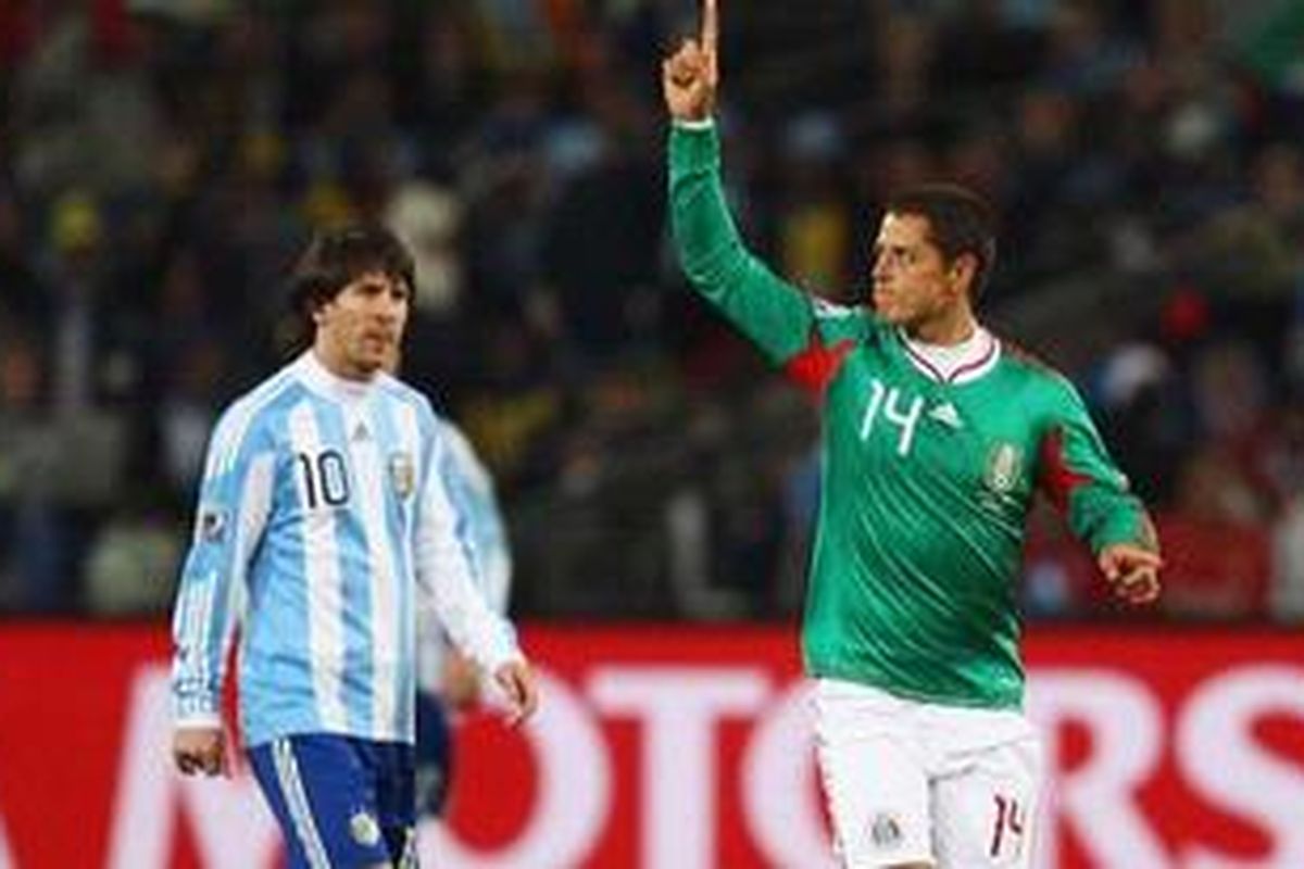 Penyerang Meskiko Javier Hernandez dan penyerang Argentinan Lionel Messi pernah bertemu pada babak 16 besar Piala Dunia 201. Hernandez (kiri) dan Messi (kanan) akan kembali beradu kehebatan di final Liga Champions 2011. 