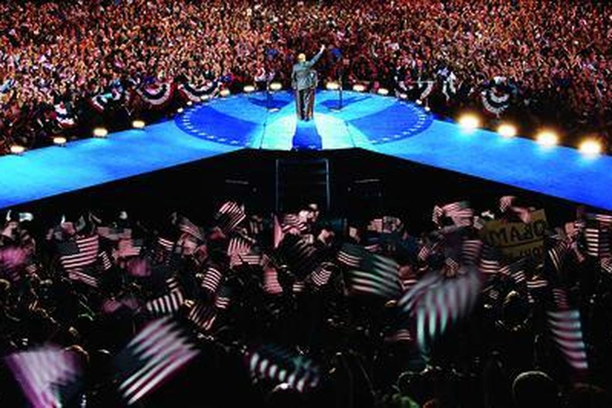 Presiden Amerika Serikat Barack Obama merayakan kemenangan di kota tempat tinggalnya di Chicago, Illinois, Rabu (7/11). Obama terpilih kembali untuk masa jabatan kedua setelah meraih kemenangan besar atas lawannya, calon presiden Partai Republik Mitt Romney, di tengah kelesuan ekonomi dan tingginya angka pengangguran di AS saat ini.