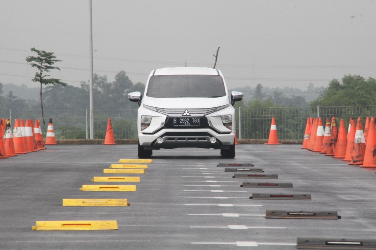 Test drive Mitsubishi Xpander untuk blogger dan komunitas di Pabrik Mitsubishi.