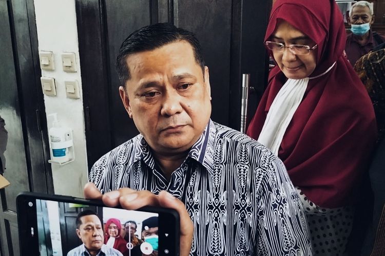 Mantan Kepala Divisi Hubungan Internasional Polri Irjen Napoleon Bonaparte ditemui di Pengadilan Negeri (PN) Jakarta Selatan, Kamis (9/6/2022). Napoleon merupakan terdakwa kasus dugaan penganiayaan dengan korban terpidana kasus penistaan agama, M Kece. 