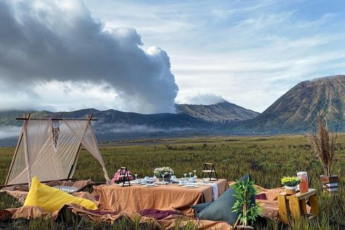 Piknik Lesehan di Bromo, Sarapan Outdoor dengan Pemandangan Indah Gunung Bromo