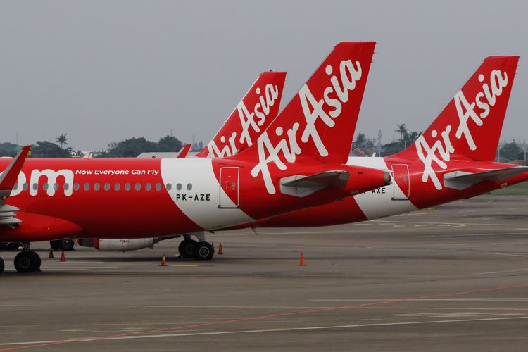 A group of Air Asia airliners, similar to those which brought hundreds of Indian nationals to Indonesia on Wednesday (21/4/2021)