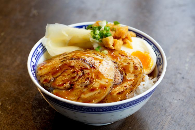 ilustrasi donburi, masakan khas Jepang yang dibuat dari nasi dan aneka topping. 