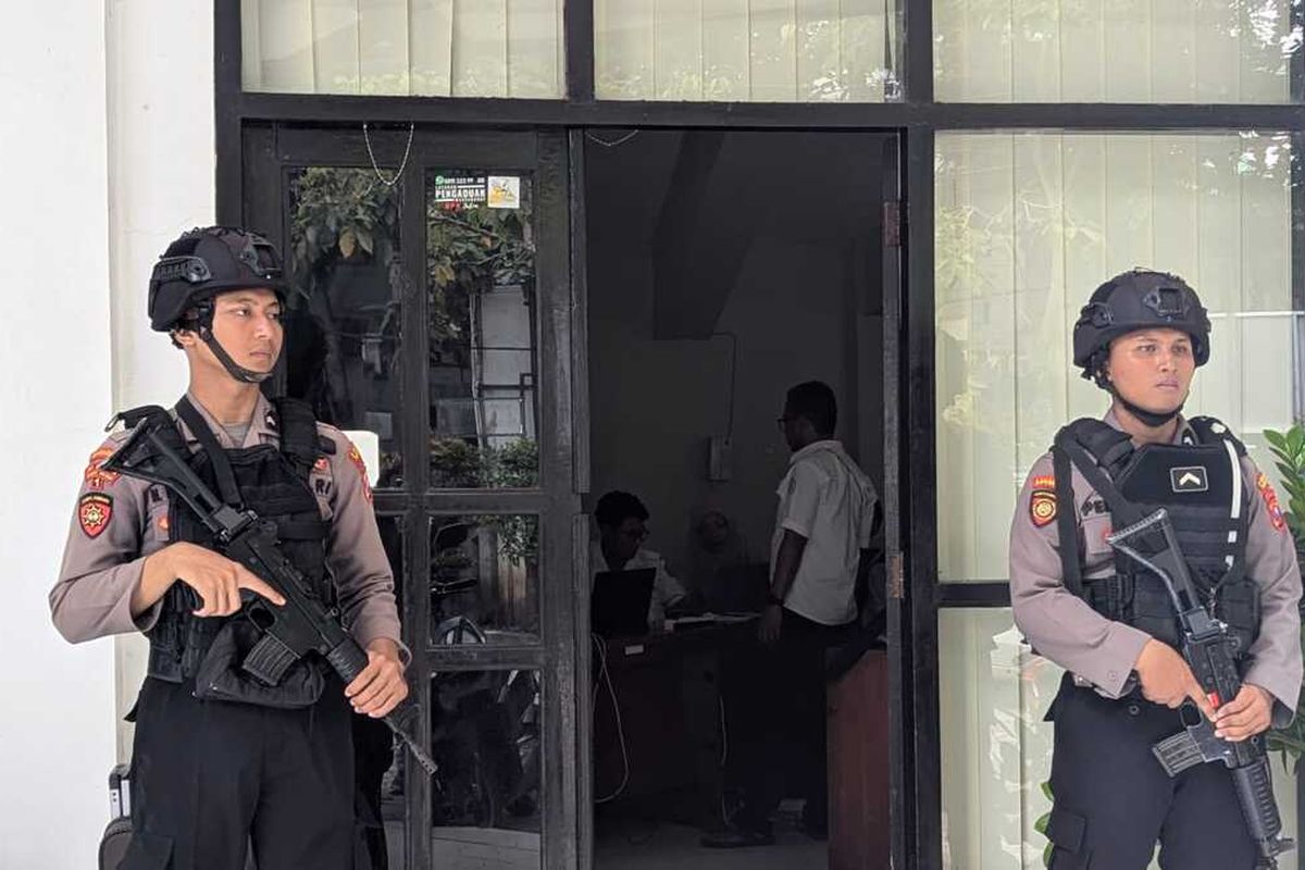 Tim KPK melakukan penggeledahan di kantor Dinas Kebudayaan, Pariwisata, Pemuda Dan Olahraga Kabupaten Ponorogo. Tim penyidik KPK juga menggeledah kantor Dinas Pekerjaan Umum dan Perumahan Rakyat (PUPR) Kabupaten Ponorogo pada Kamis (13/11/2025) untuk mendalami dugaan adanya kasus korupsi dalam Pembangunan Monumen Reog dan Museum Peradaban Ponorogo. 