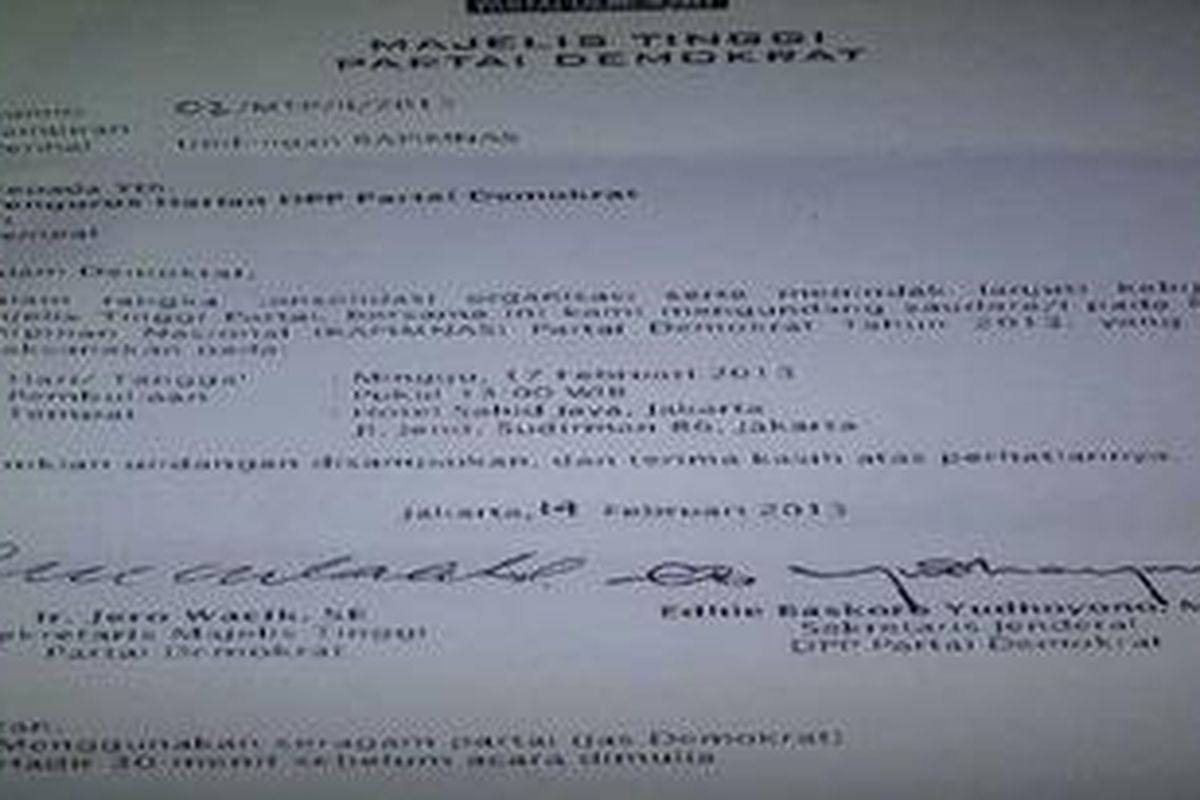 Surat Undangan Rapat Pimpinan Nasional (Rapimnas) Partai Demokrat tidak mencantumkan tanda tangan Anas Urbaningrum sebagai Ketua Umum.