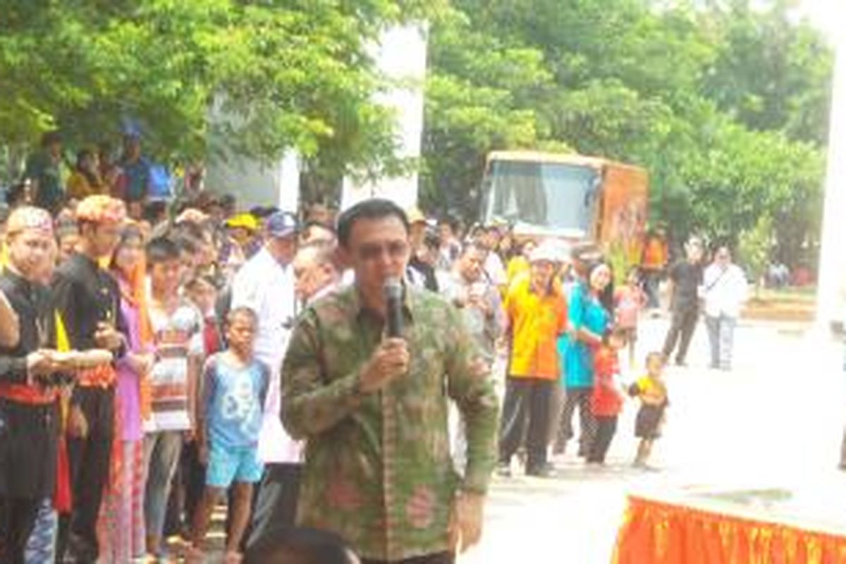 Gubernur DKI Jakarta Basuki Tjahaja Purnama atau Ahok saat meresmikan masjid di Rusunawa Marunda, Minggu (17/1/2016)