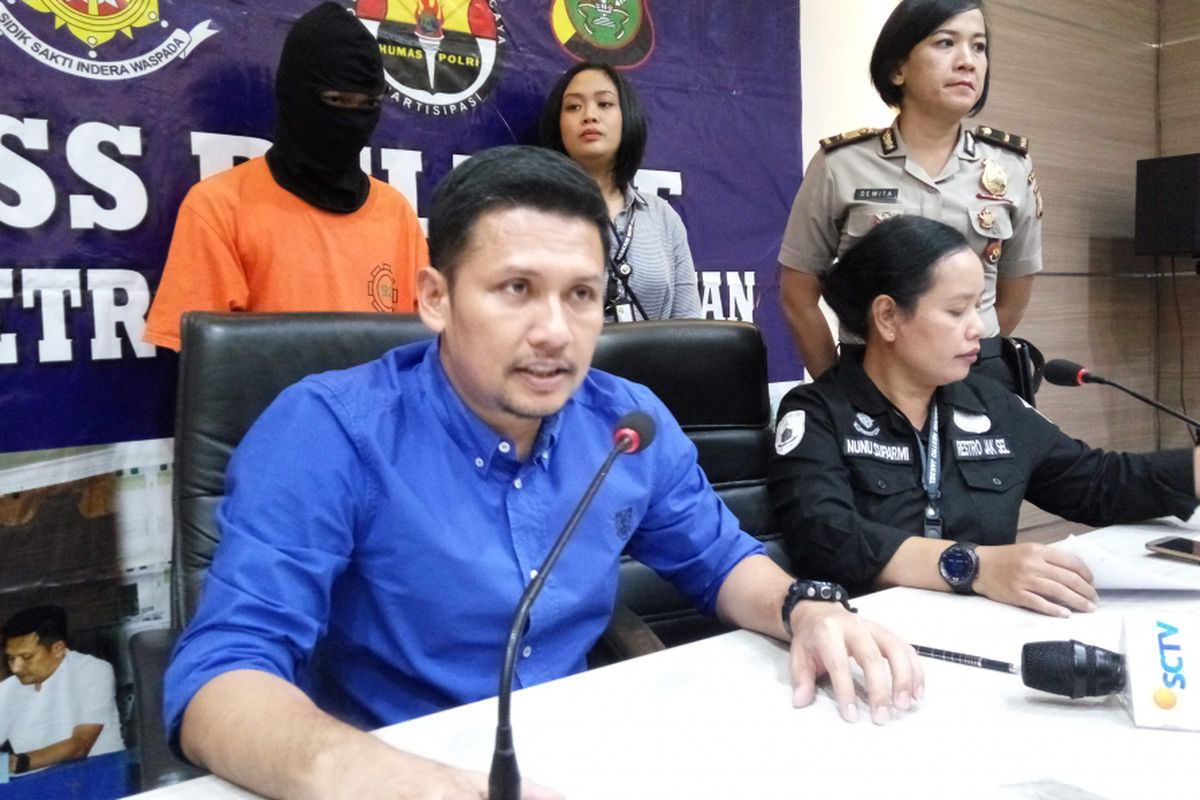 Kasat Reskrim Polres Metro Jakarta Selatan AKBP Budi Hetmanto saat merilis kasus paedofil di Mapolres Metro Jakarta Selatan, Selasa (2/5/2017).