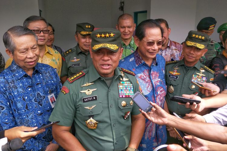 Panglima TNI Jenderal Gatot Nurmantyo saat ditemui di Markas Yonkav VII/Sersus, Cijantung, Jakarta Timur, Selasa (31/10/2017).