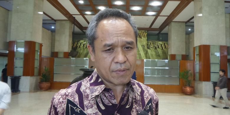 Wakil Ketua Komisi III DPR dari Fraksi Partai Demokrat, Benny k Harman di Kompleks Parlemen, Senayan, Jakarta, Senin (13/2/2017).