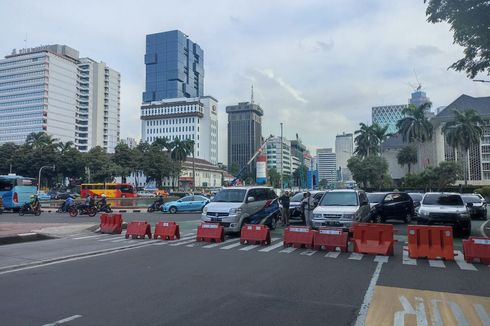Unjuk Rasa BEM SI di Patung Kuda, Polisi Tutup Jalan Medan Merdeka Barat