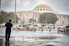 Hujan Es di Madinah, Warga Antusias dan Penerbangan Dialihkan ke Jeddah