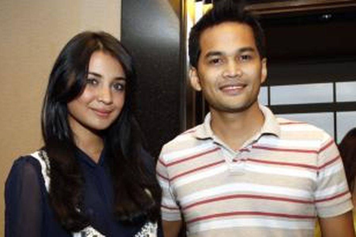 Artis Teuku Wisnu dan rekan seprofesi sekaligus kekasihnya, Shireen Sungkar, menghadiri konferensi pers peluncuran sinetron seri berjudul Ranum, di kantor MD Entertainment, Jakarta, Rabu (13/7/2011). 