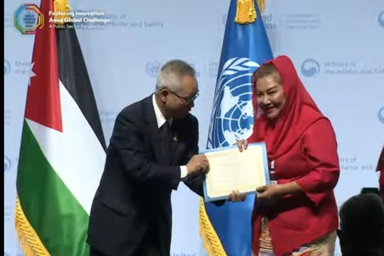 Wali Kota Semarang Hevearita Gunaryanti Rahayu meraih penghargaan dari Perserikatan Bangsa-bangsa (PBB) untuk penanganan stunting di wilayahnya.