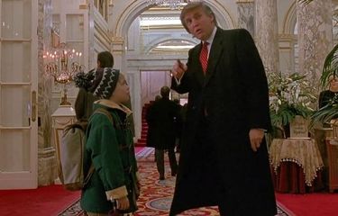 Tangkapan layar dari adegan Donald Trump di film Home Alone 2: Lost in New York.