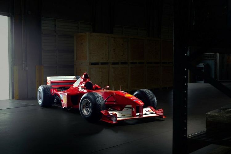 Mobil balap Ferrari F1-2000 198 bekas dipakai Michael Schumacher akan dijual oleh rumah lelang RM Sotheby. 