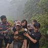 Polisi Evakuasi Wisatawan yang Alami Hipotermia di Hutan Sunan Ibu Rancabali