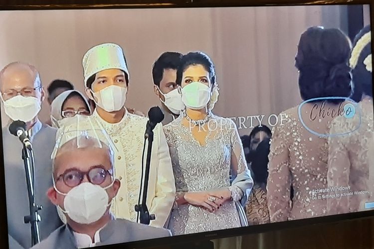 Atta Halilintar memasuki ruang pernikahannya di hotel Raffles, Jakarta Selatan, Sabtu (3/4/2021)