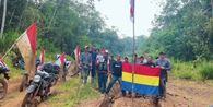 Kibarkan Bendera Dayak Borneo di Jalan Rusak, Warga Krayan: Jangan Abaikan Beranda Negeri